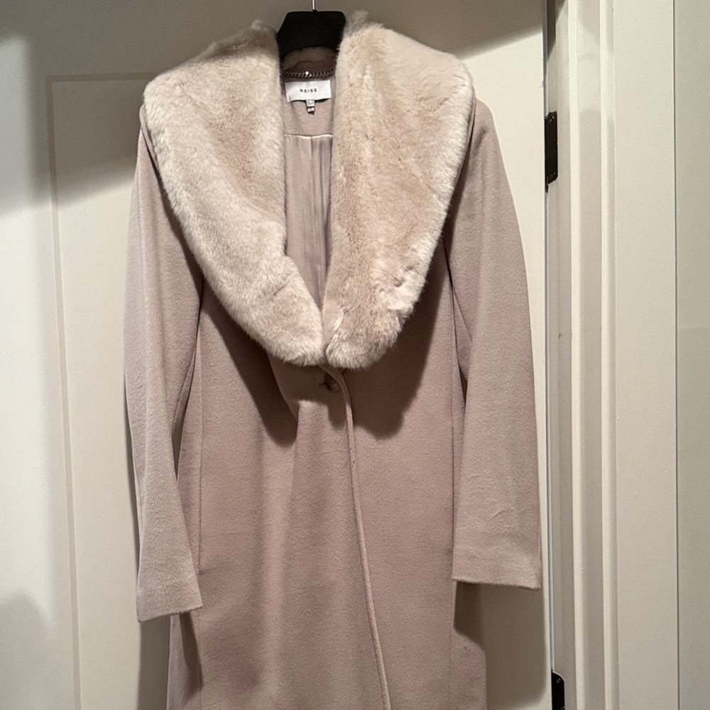 REISS Elegant Faux Fur Collar Coat beautiful Mauve very light pink color